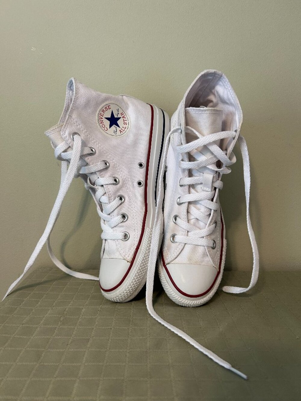 Chuck Taylor Converse All Star High Tops - Unisex - Men Sz 6 Ladies Sz 8 Eur 39